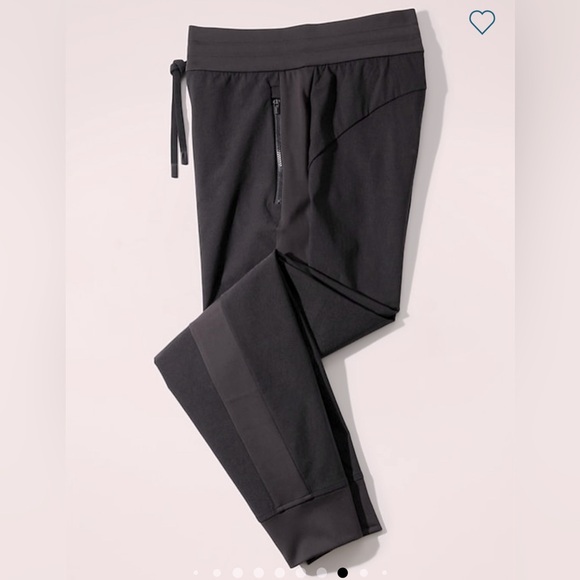 Athleta Pants - Athleta Headlands Trek mid rise joggers. Black. Size 10.